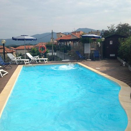 Villa Gli Angeli Agriturismo à Cisano sul Neva Extérieur photo