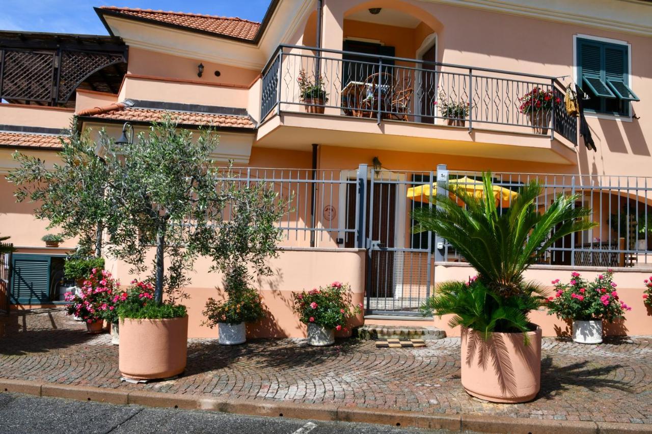 Villa Gli Angeli Agriturismo à Cisano sul Neva Extérieur photo