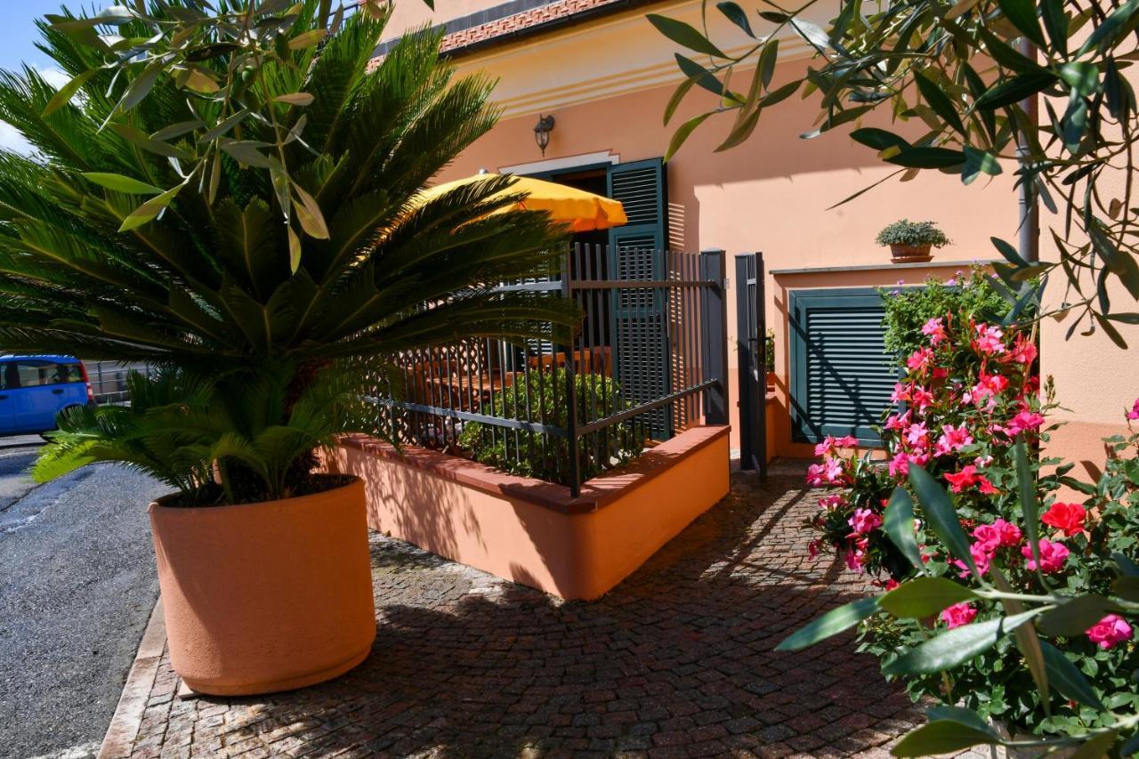 Villa Gli Angeli Agriturismo à Cisano sul Neva Extérieur photo